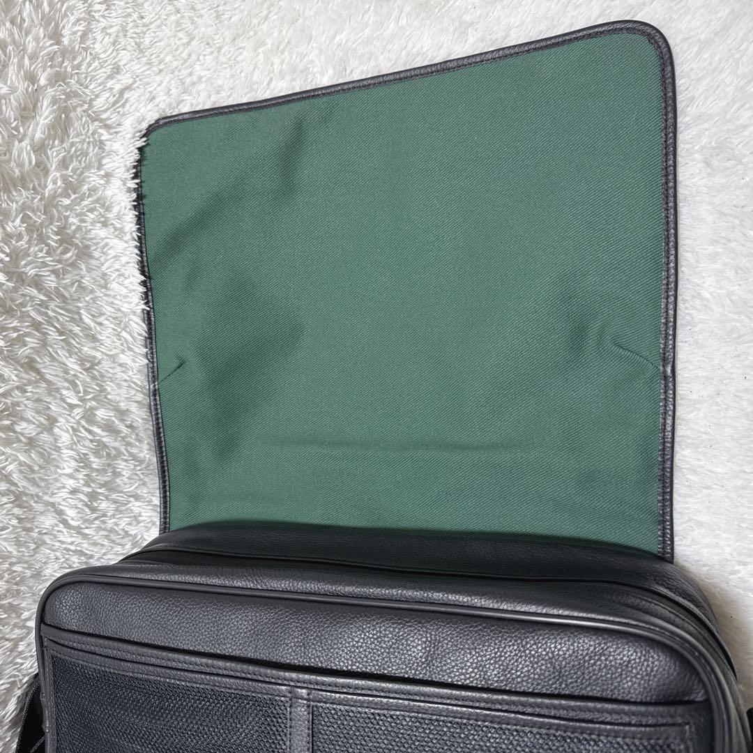 極美品！タグ付！dunhill メッセンジャーバッグ　牛革　ブラック　レザー