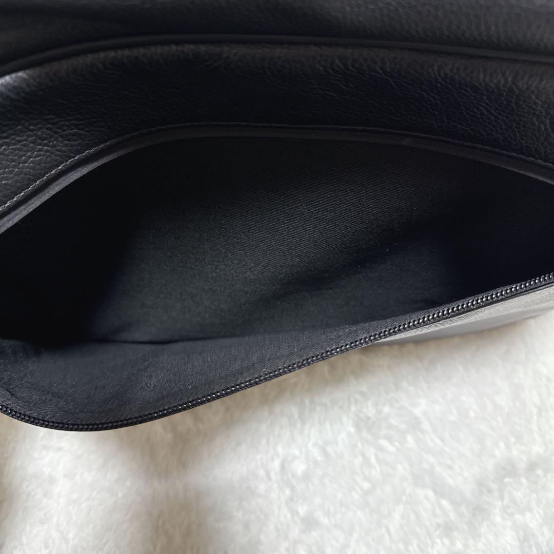 極美品！タグ付！dunhill メッセンジャーバッグ　牛革　ブラック　レザー