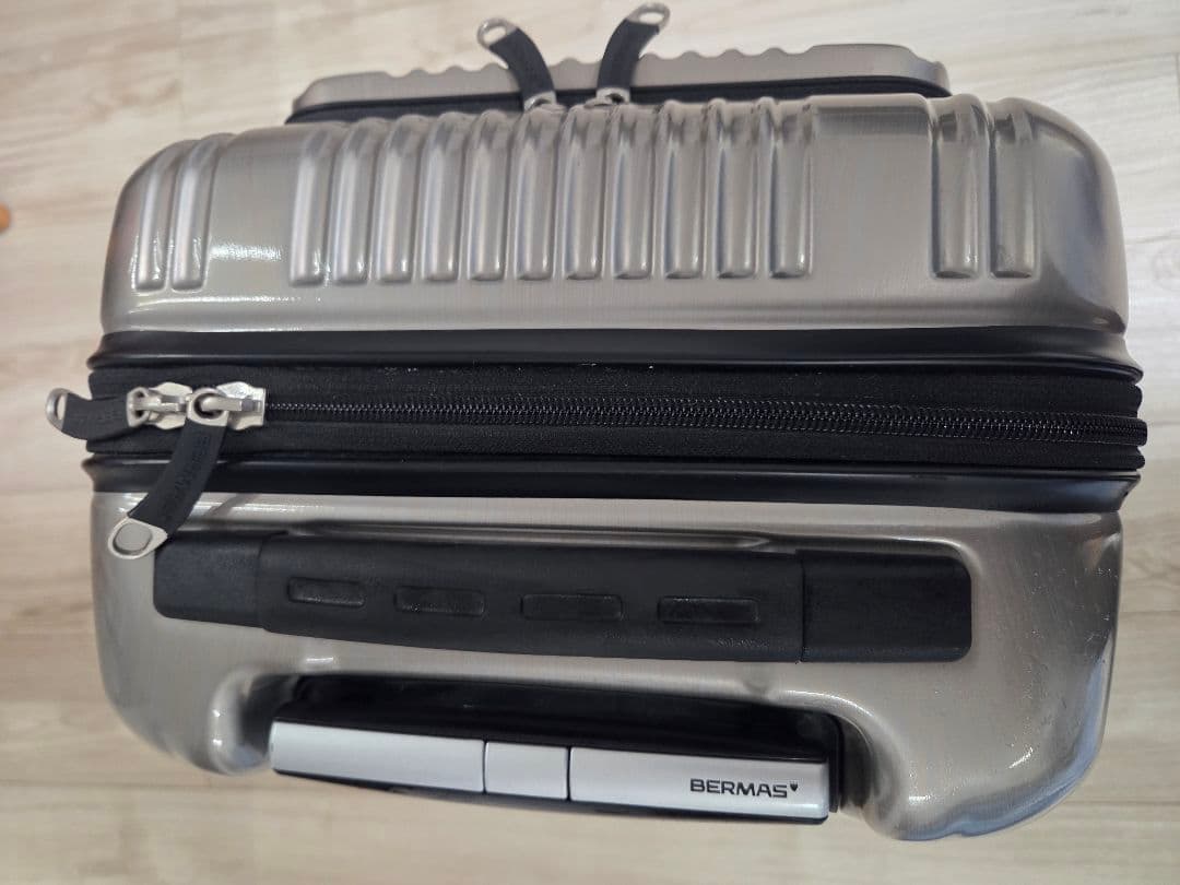 BERMAS 34lハードキャリー　フロントオープン