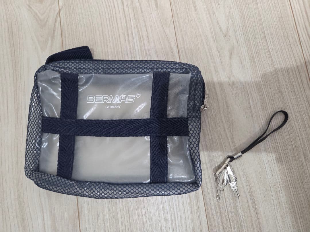 BERMAS 34lハードキャリー　フロントオープン