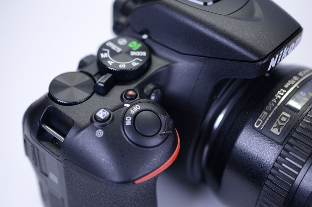 【ショット数極少 838枚！】 D5600 レンズセット／動作良好