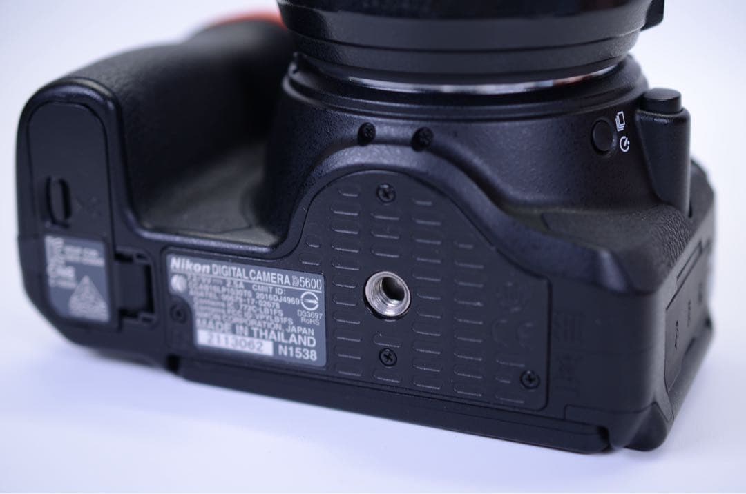 【ショット数極少 838枚！】 D5600 レンズセット／動作良好