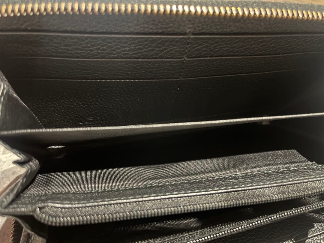 GUCCI ブラック 長財布 ロゴ入り ロゴプリント