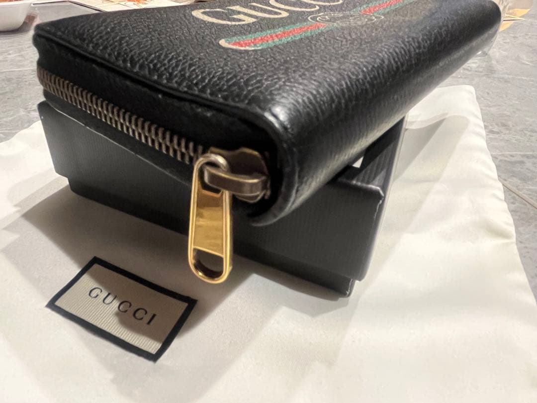 GUCCI ブラック 長財布 ロゴ入り ロゴプリント