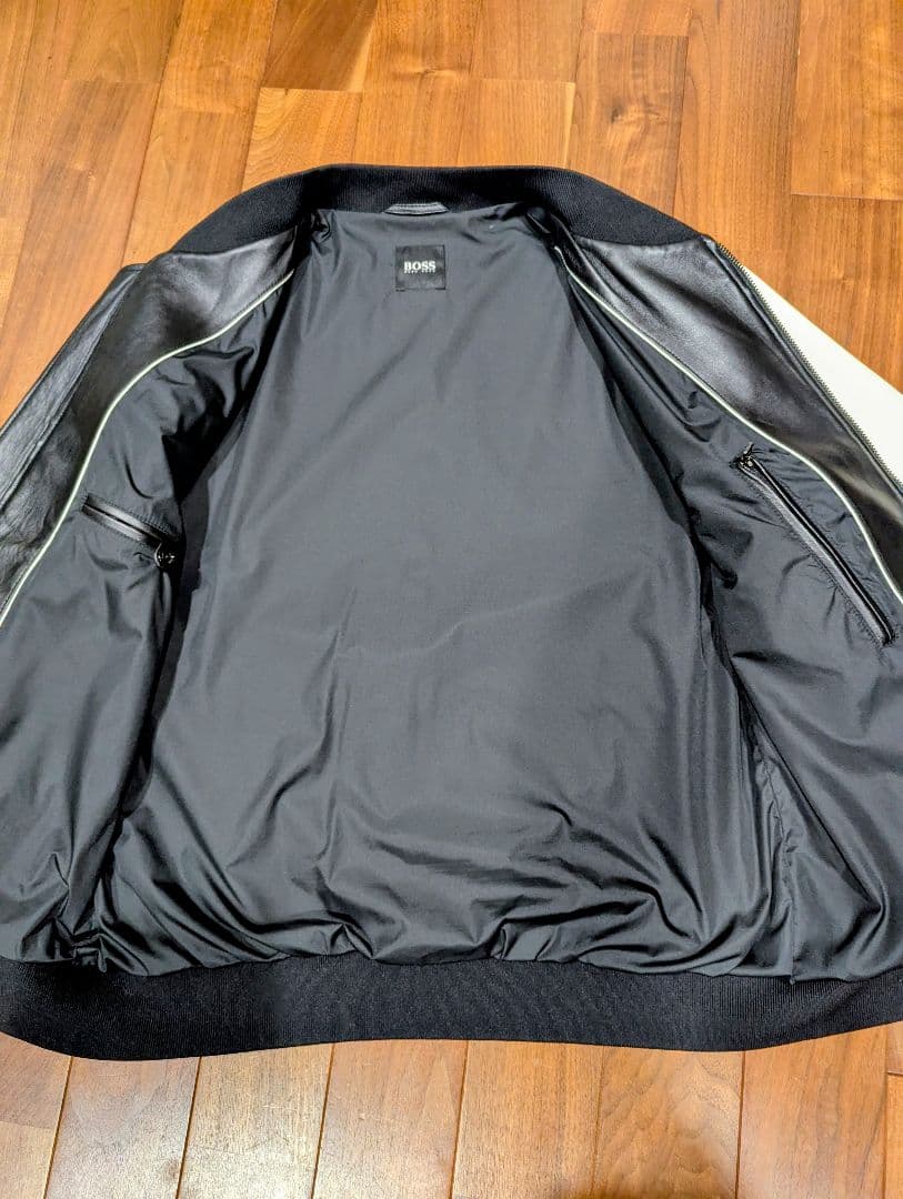 HUGO BOSS レザー ジャケット ボンバーネック 黒 白 48 MA1