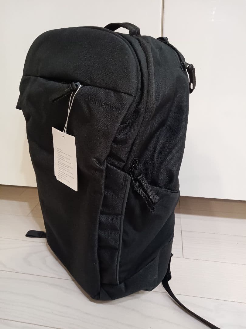 新品lululemon ルルレモン トリプルジップ　バックパックリュック　男女兼