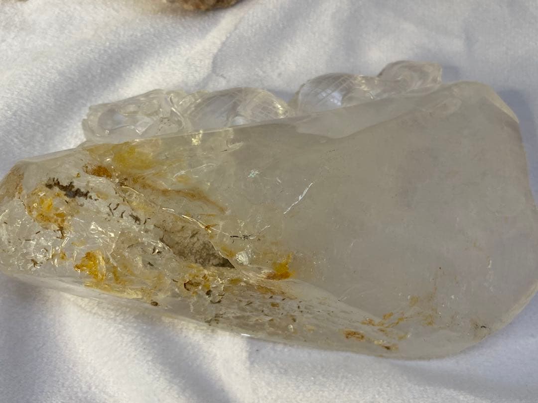 クリスタル　天然石　龍　カービング　台座付き　パワーストーン　手彫り　置物