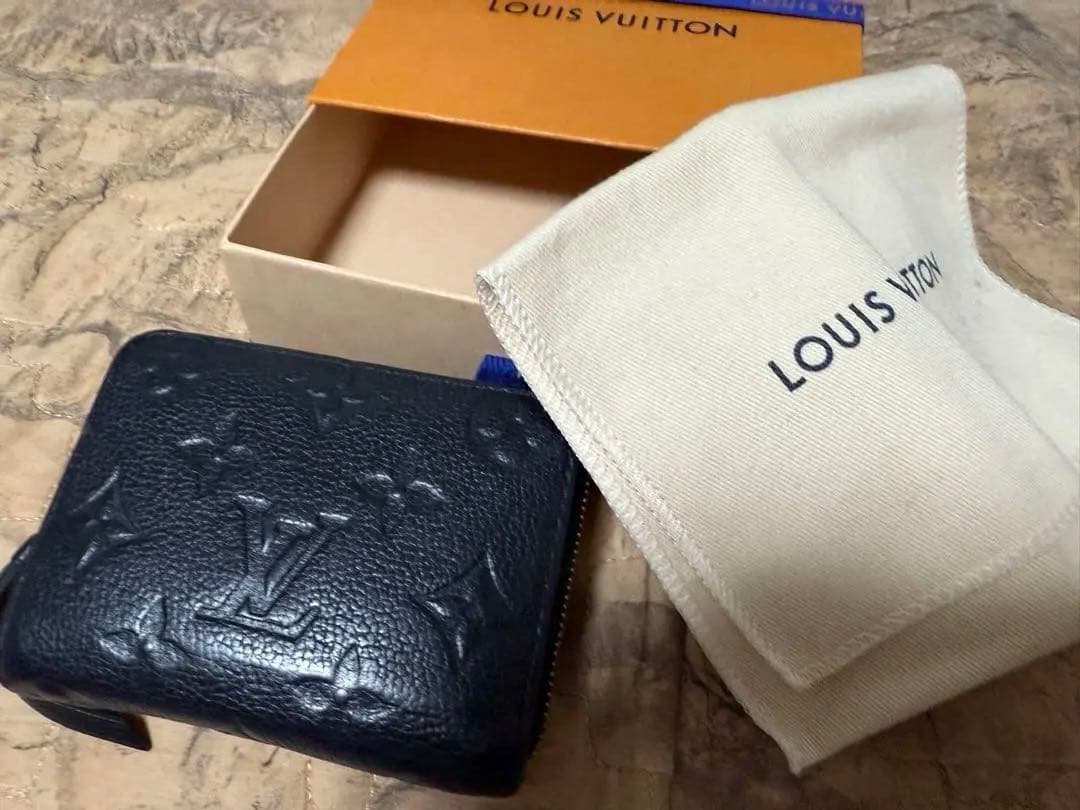 最終値下げルイヴィトンアンプラントジッピーパースノワール　ブラック小銭入れ