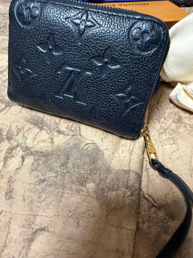 最終値下げルイヴィトンアンプラントジッピーパースノワール　ブラック小銭入れ