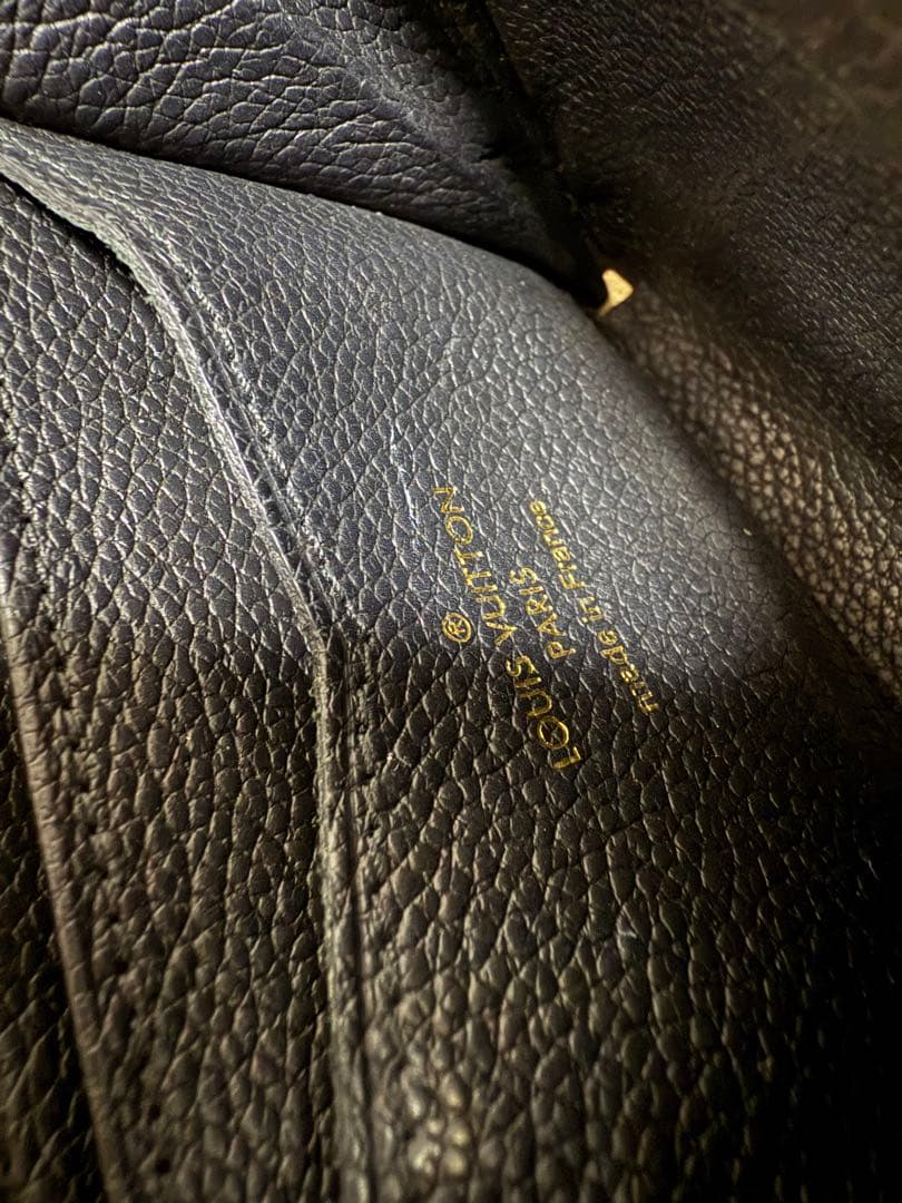 最終値下げルイヴィトンアンプラントジッピーパースノワール　ブラック小銭入れ