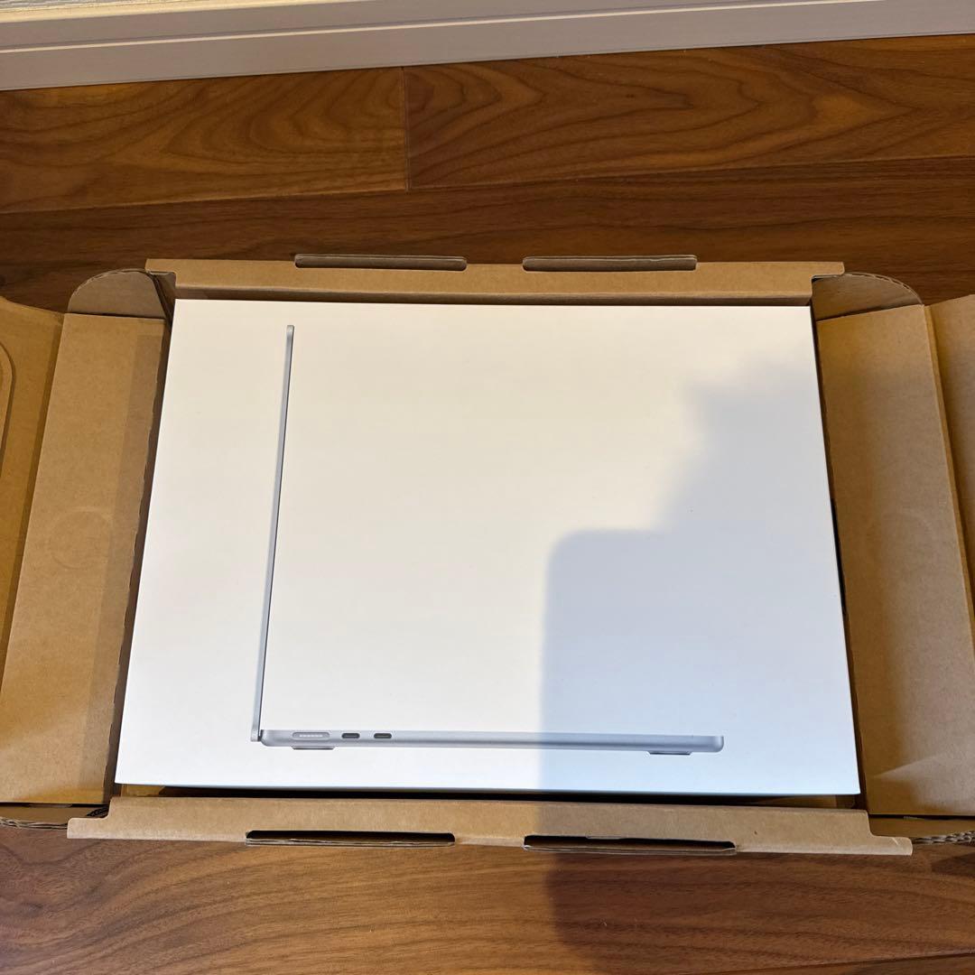 MacBook Air M4 スカイブルー　充放電回数5回
