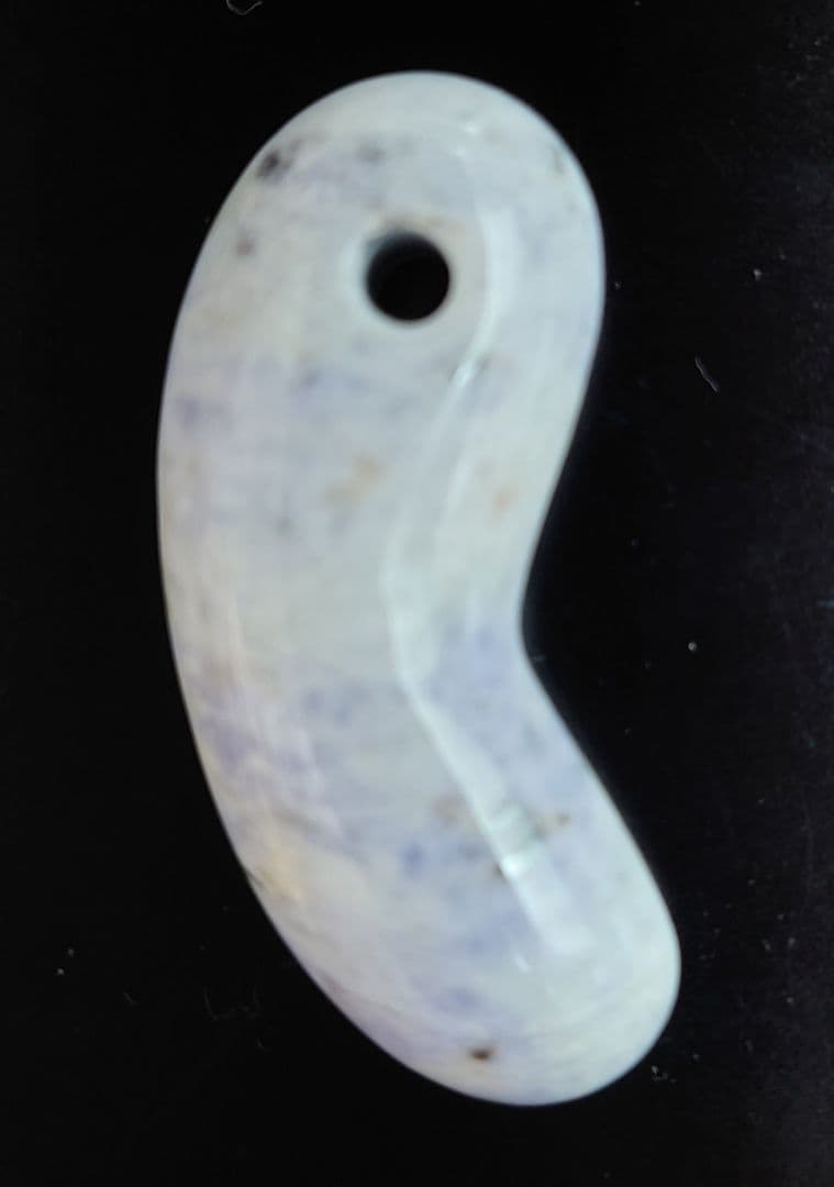 糸魚川翡翠　勾玉　ラベンダー