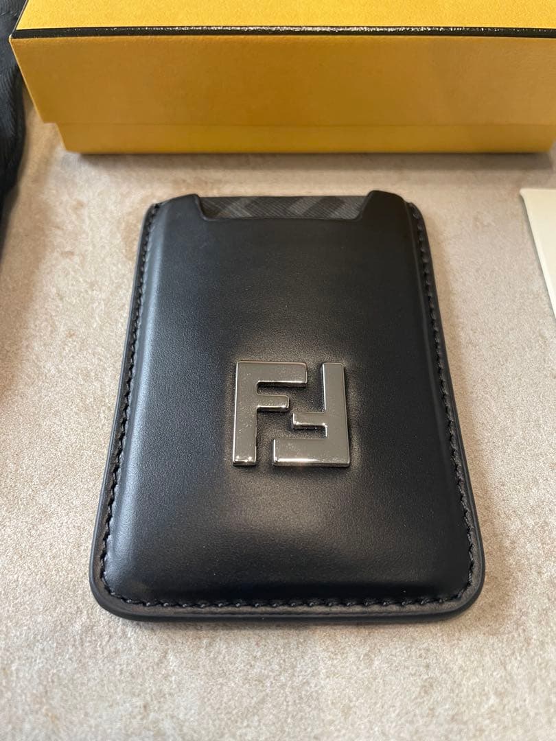 【新品未使用】FENDI MagSafe カードケース