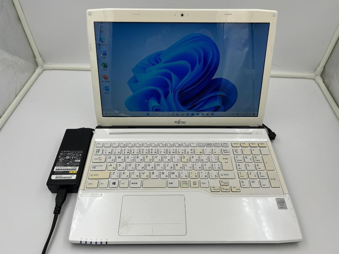 ノートパソコン windows11 オフィス付き core i7 AH53/MW