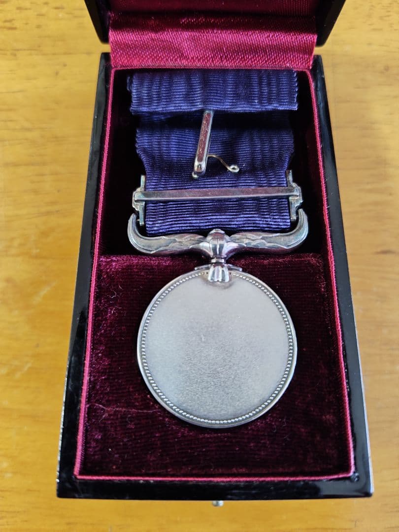 銀製　紺綬褒章、略綬　共箱付