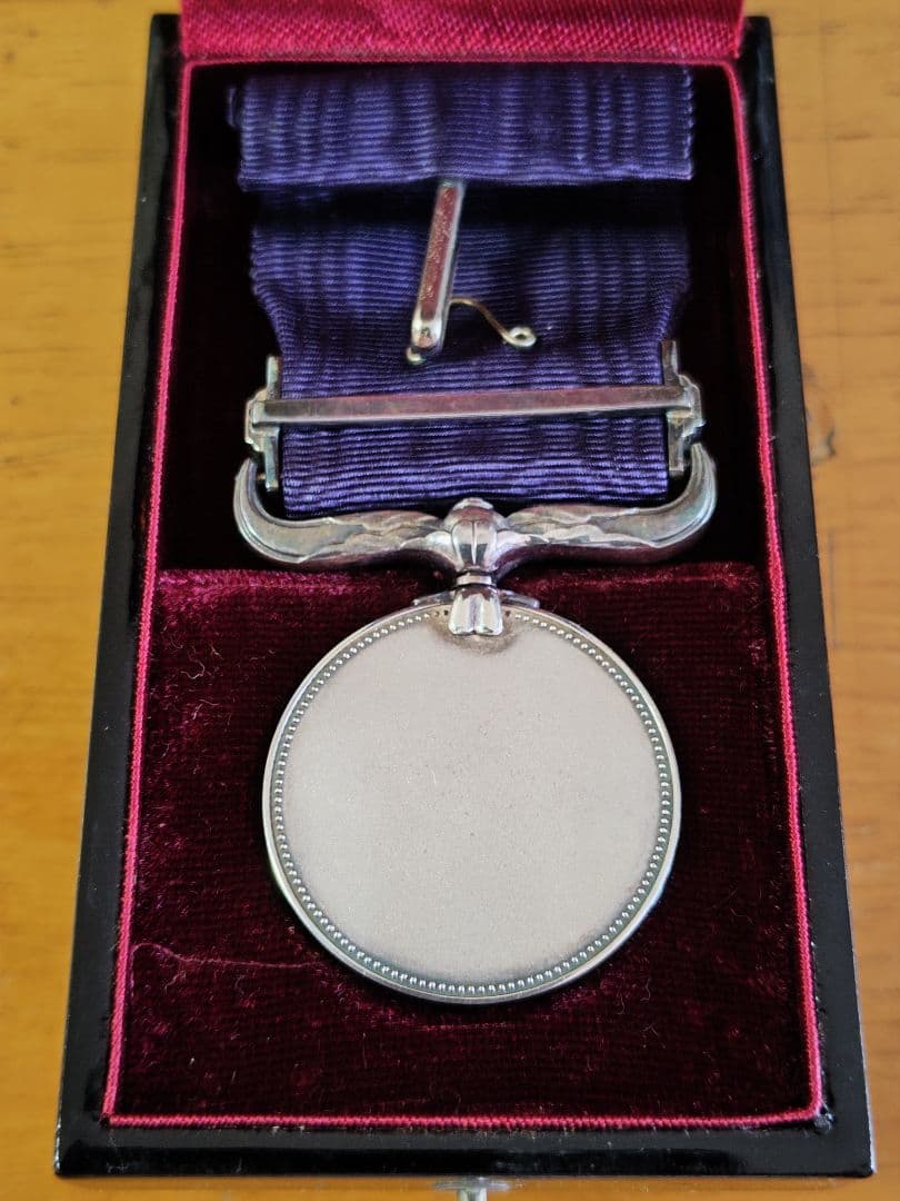 銀製　紺綬褒章、略綬　共箱付