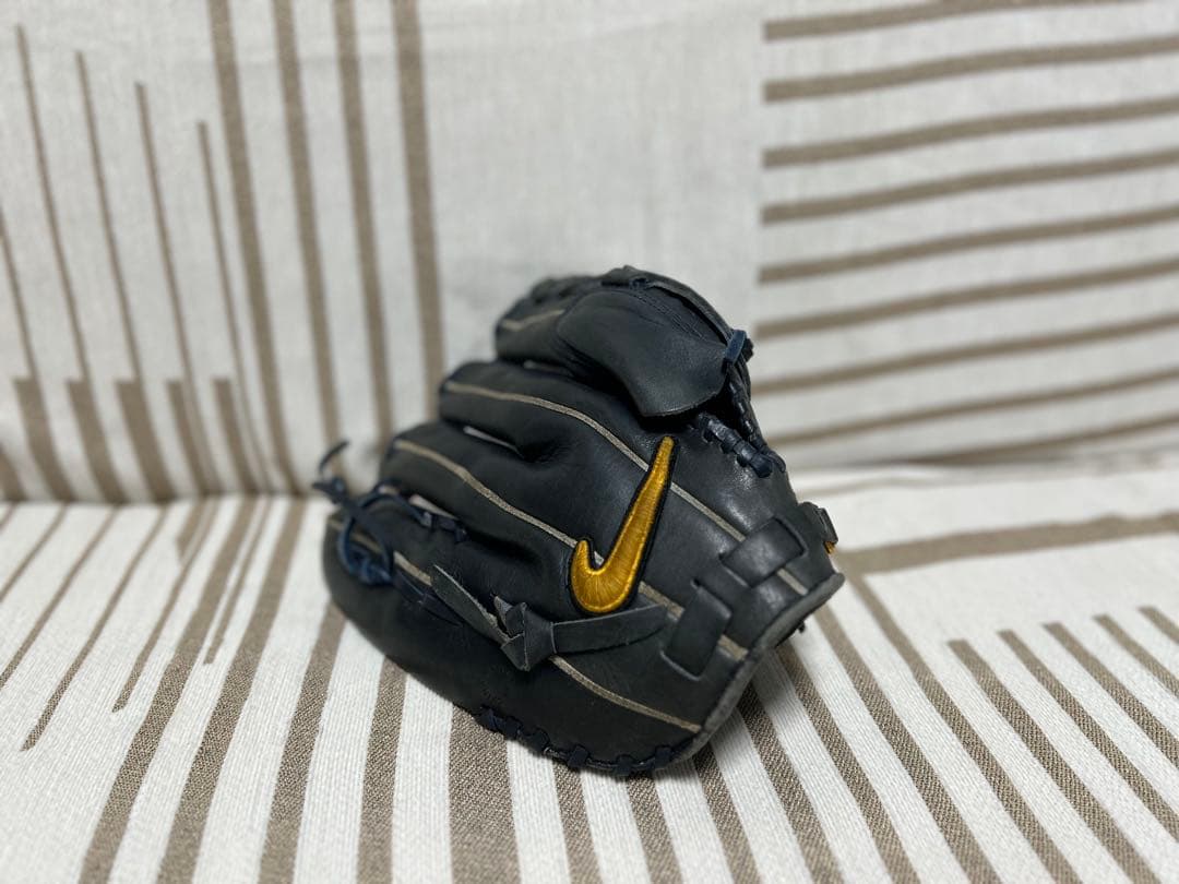 Nike 軟式グローブ ブラック ゴールドロゴ