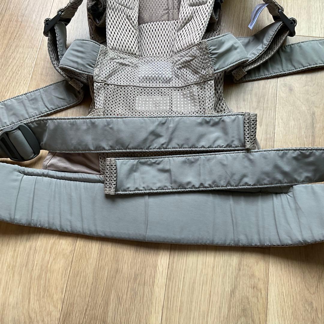 美品 ベビービョルン ワンカイエアー グレーベージュ 抱っこ紐