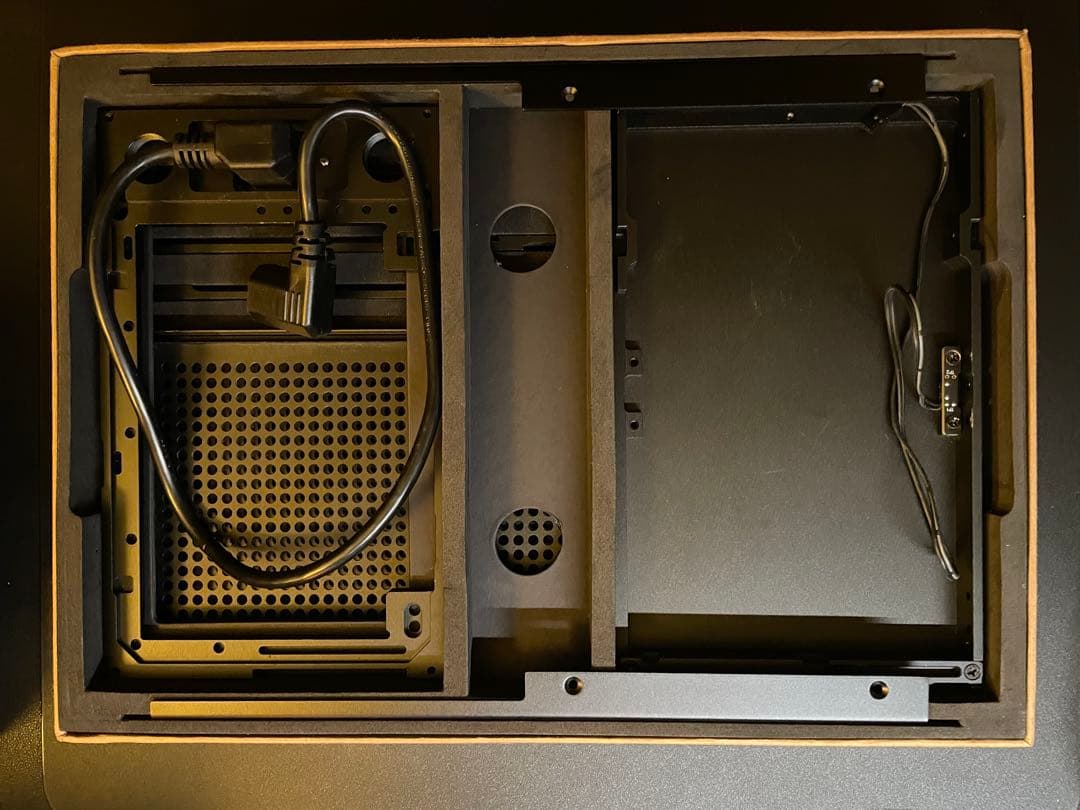 FormD T1 Black Sandwich + PCIe4.0 ケーブル