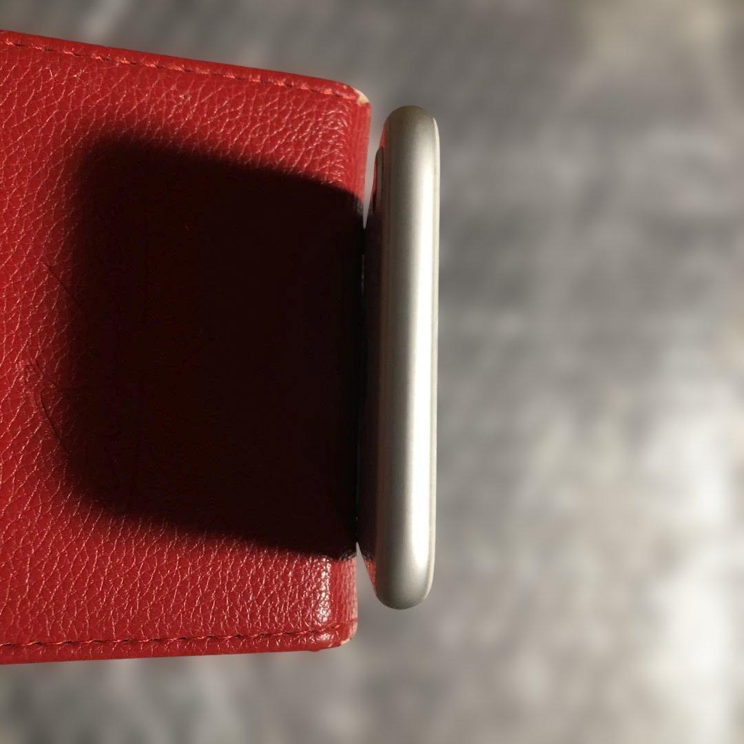 お*り様 iPhone8 本体 シルバー バッテリー容量100% 互換性 SIM