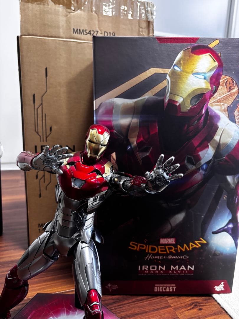 Hot toysホットトイズ アイアンマン マーク47 箱付き