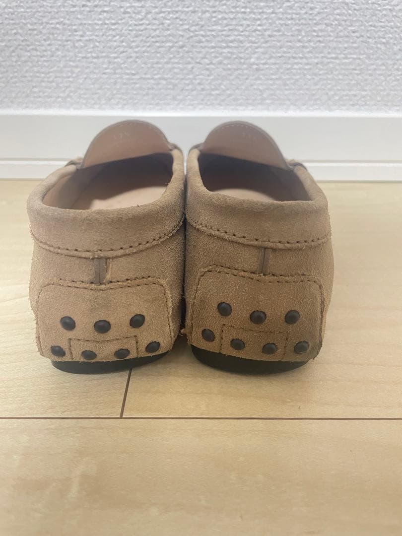 TOD'S ベージュ ローファー スウェード