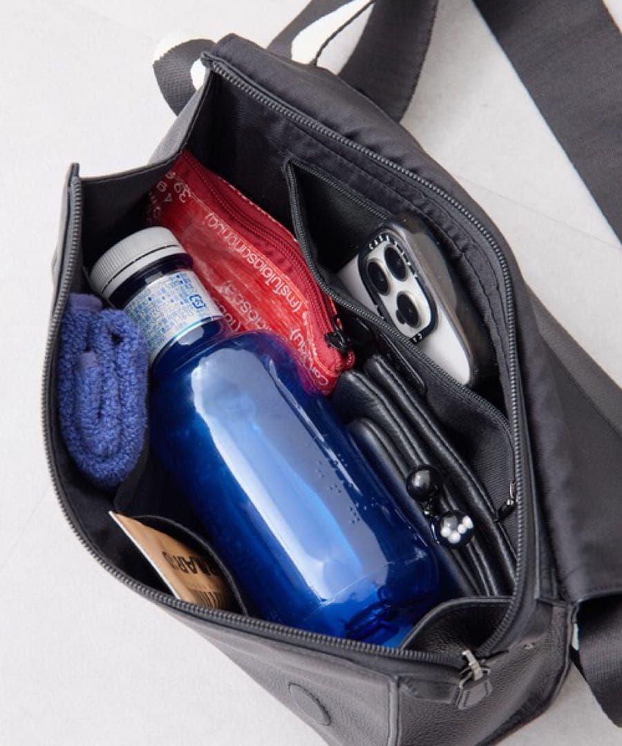 最終値下げear PAPILLONNER本革ワイドテープショルダーボディバッグ