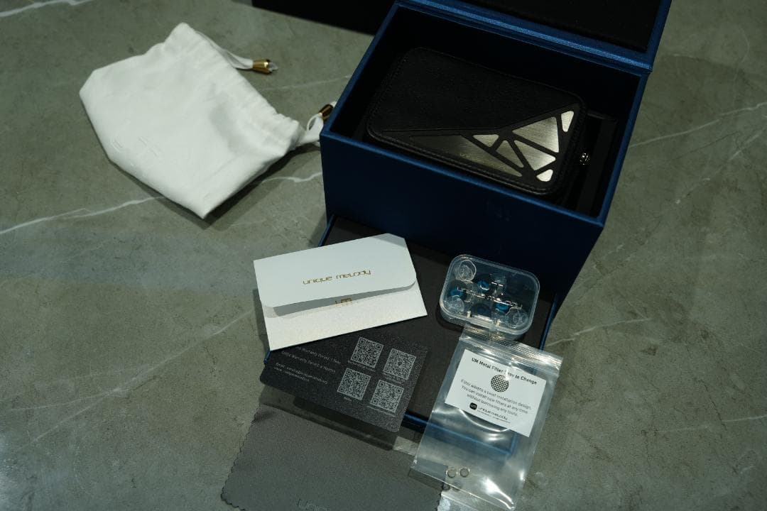 Unique Melody Max OBC骨伝導 + DD + BA + EST