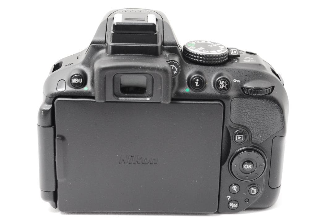 Nikon D5300 Wi-Fi機能搭載でスマホ転送可能！画面反転で自撮り♪