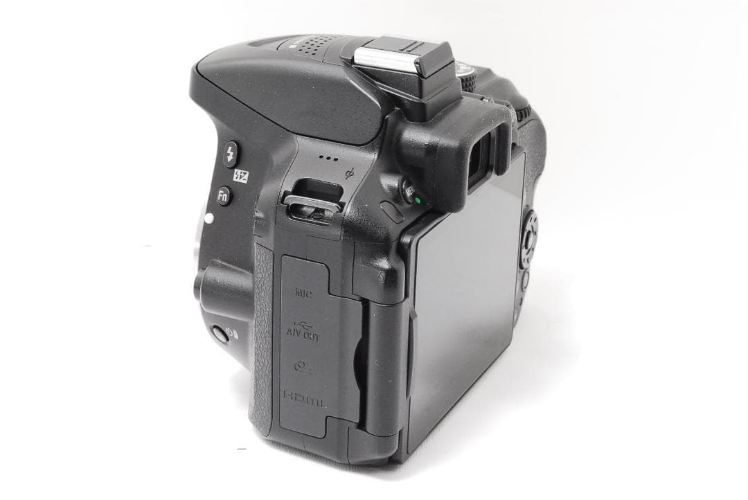 Nikon D5300 Wi-Fi機能搭載でスマホ転送可能！画面反転で自撮り♪