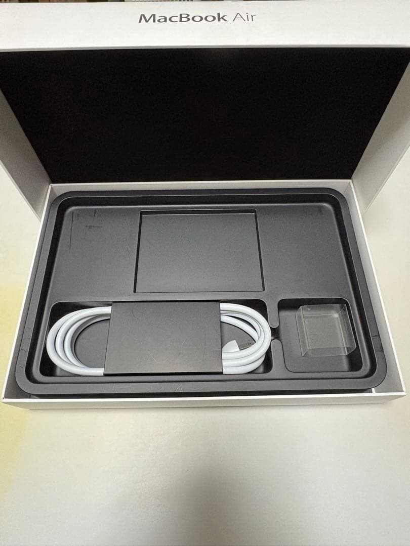 MacBookAir 11インチ A1465 SSD256GB箱あり充電器付き