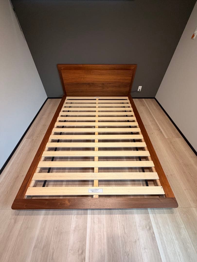 Maison ベッドフレーム