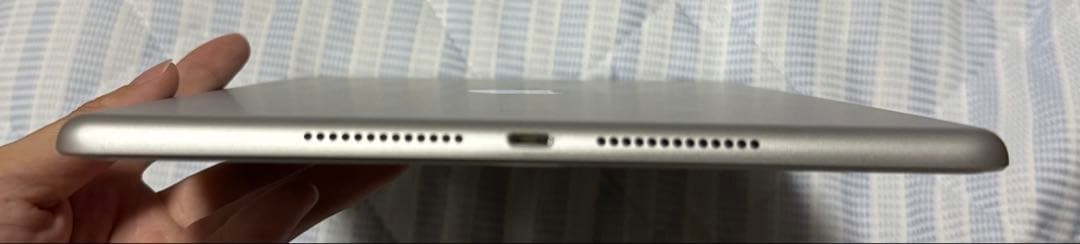 たっちゅー【美品】Apple iPad シルバー 本体 第七世代