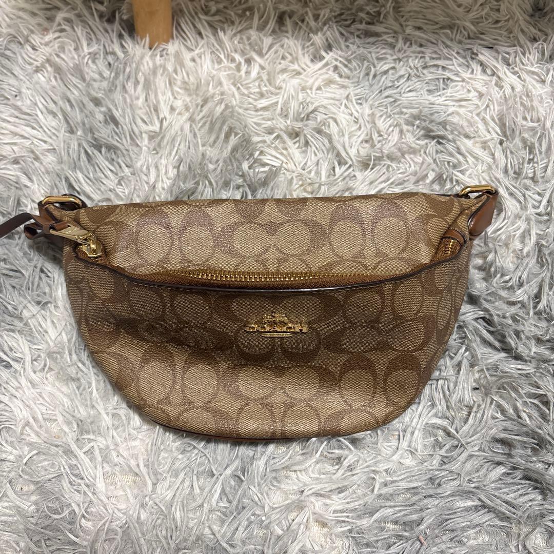 美品✨COACH ボディバッグ　PVC×レザー　シグネチャー　馬車金具　ブラウン