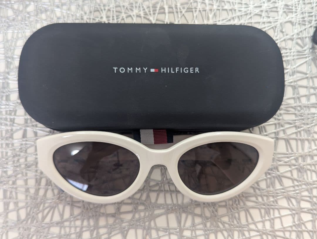   ホワイトキャットアイサングラス