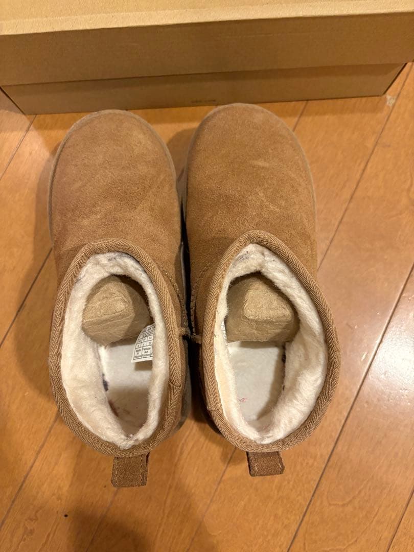 UGGブラウン厚底ショートブーツ