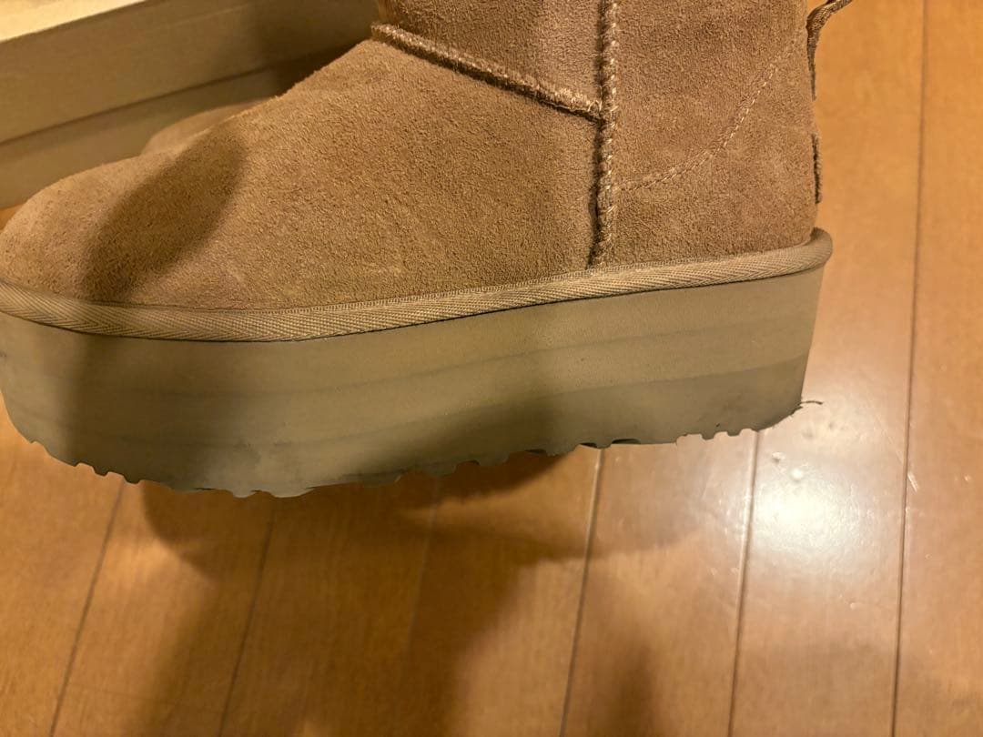 UGGブラウン厚底ショートブーツ