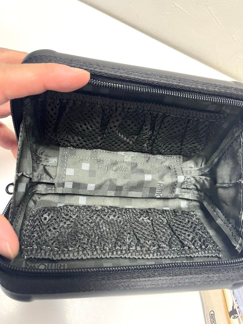 希少ANA 国際線ファースト リモワRIMOWA アメニティポーチ 艶消ブラック