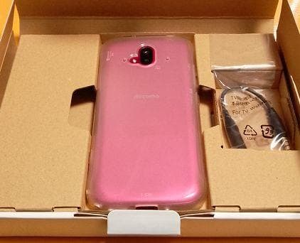 docomo らくらくスマートフォン F-52B ピンク