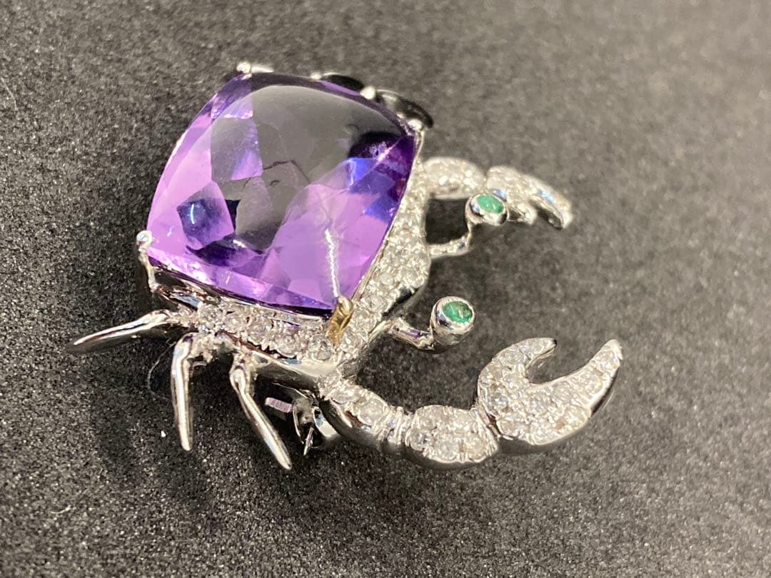 K18WG ダイヤ 蟹モチーフ ブローチ エメラルド アメジスト
