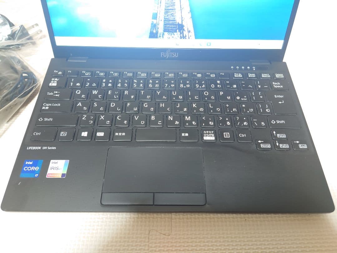 富士通Lifebook WU-X/E3 i7-1165G7 600g台世界最軽量