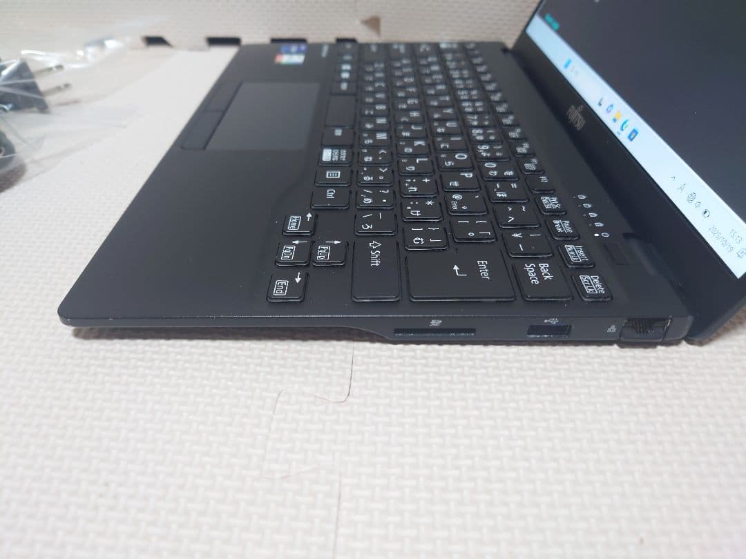 富士通Lifebook WU-X/E3 i7-1165G7 600g台世界最軽量
