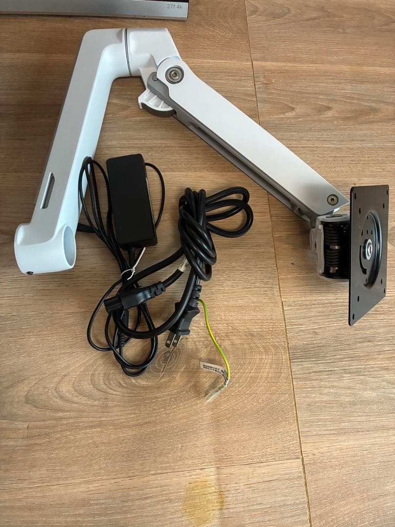 お得なセット！HP製 4Kモニター、エルゴモニターアーム、ケーブルセット