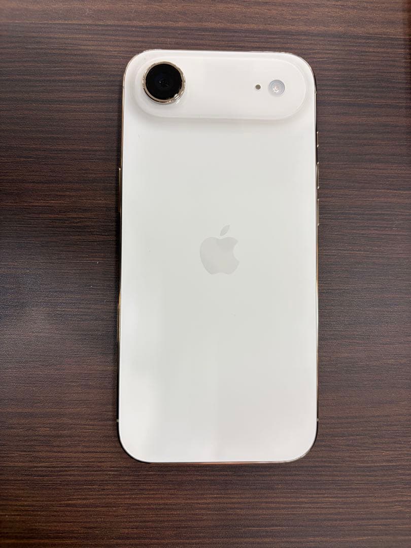 Apple iPhone AIR 本体 + ケース　ライトゴールド