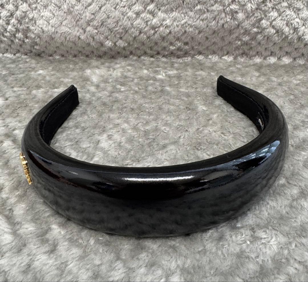 MIU MIU ミュウミュウ パテント　カチューシャ　ブラック