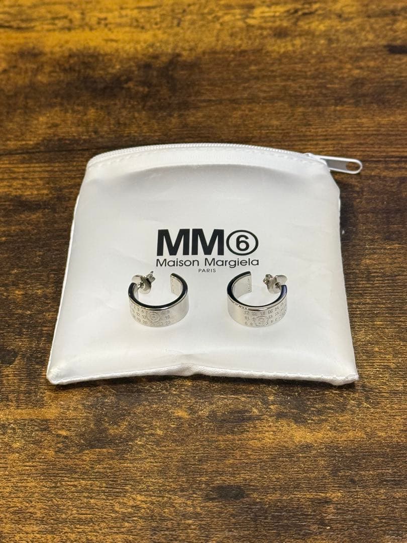 「新品」メゾンマルジェラMM6 ピアス