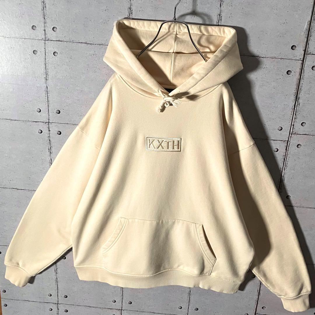【美品】KITHキス☆刺繍ボックスロゴスウェットパーカーLクリーム