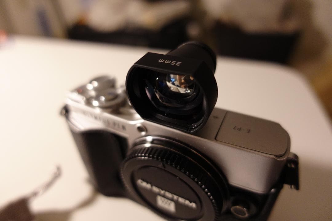 OLYMPUS E-P7、ttartisan 光学ファインダー、レザーケース