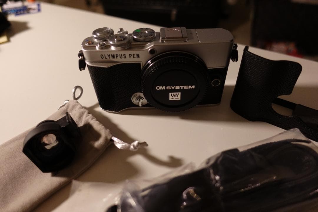 OLYMPUS E-P7、ttartisan 光学ファインダー、レザーケース