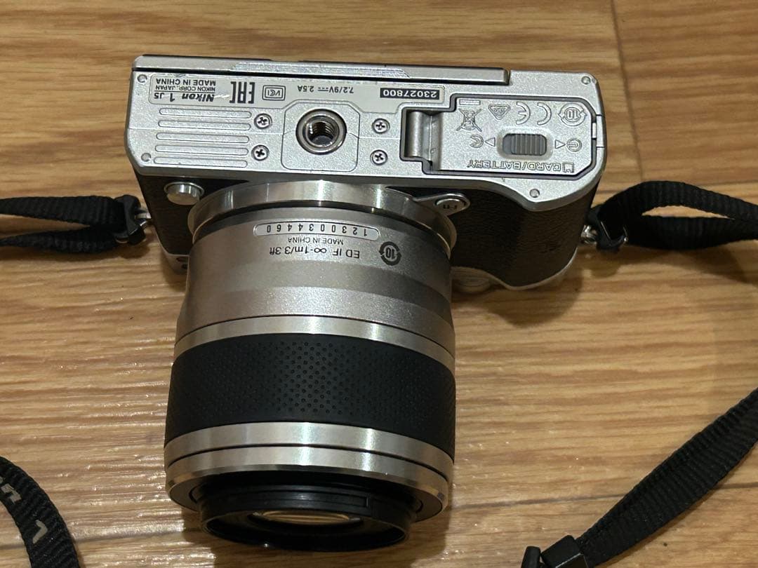 Nikon 1 J5 ミラーレスカメラ シルバー